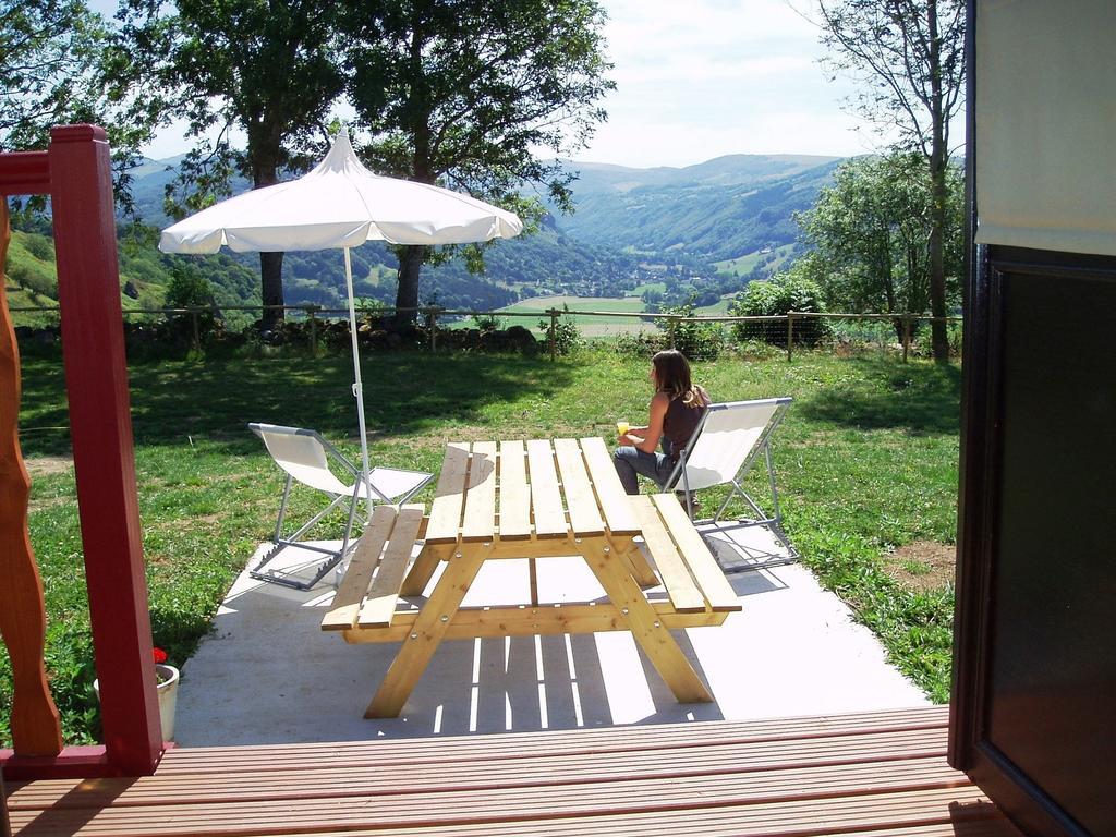 Domaine De La Chaux De Revel Guest House Saint-Martin-Valmeroux ภายนอก รูปภาพ
