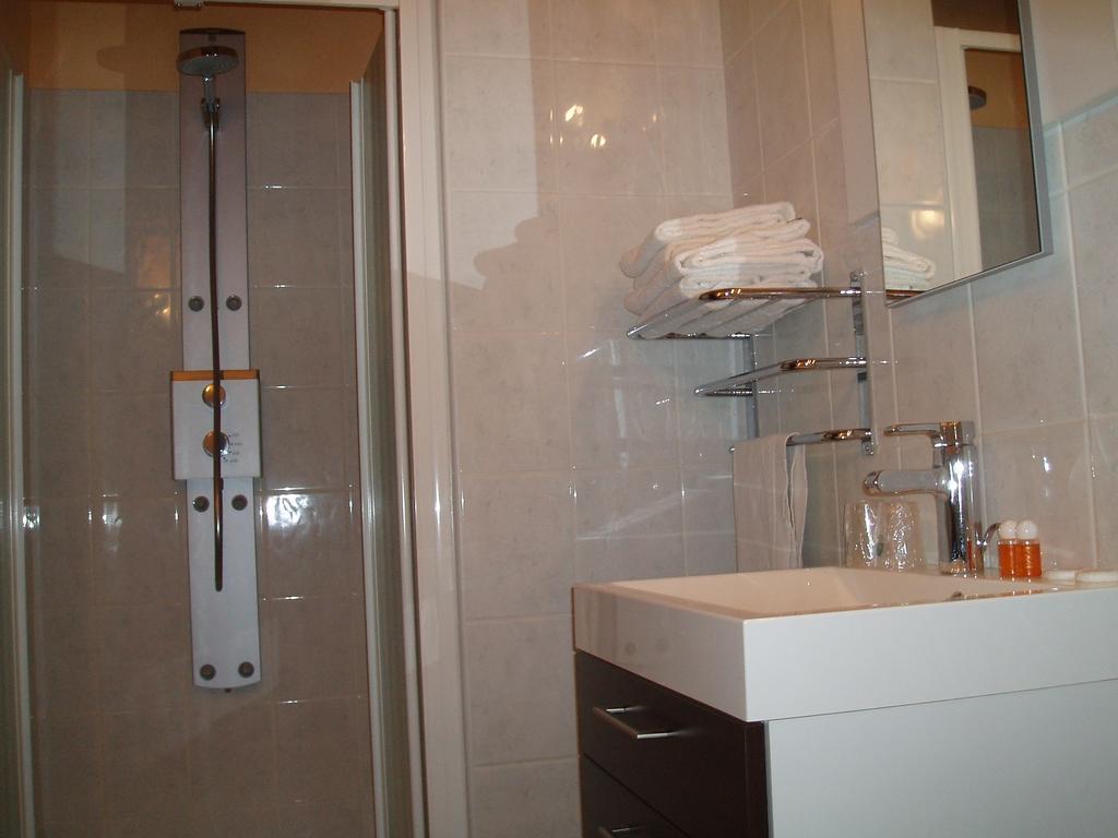Domaine De La Chaux De Revel Guest House Saint-Martin-Valmeroux ภายนอก รูปภาพ
