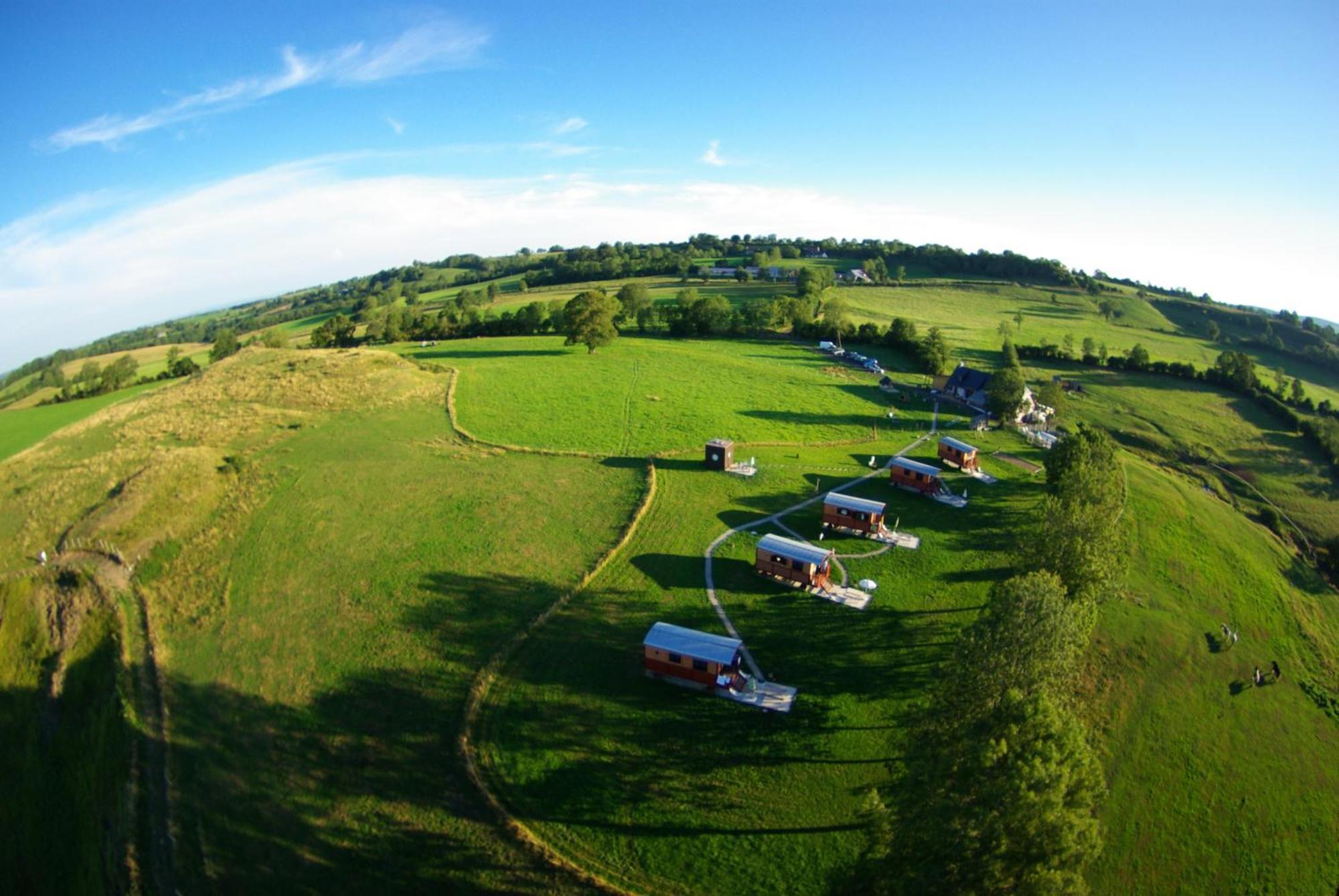 Domaine De La Chaux De Revel Guest House Saint-Martin-Valmeroux ภายนอก รูปภาพ