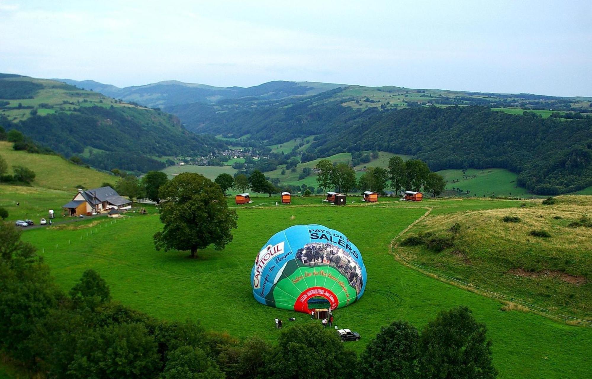 Domaine De La Chaux De Revel Guest House Saint-Martin-Valmeroux ภายนอก รูปภาพ